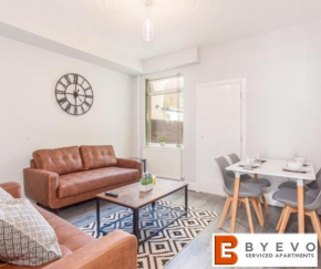 Darwin House -Gainsborough Luxury Contractor Home From Home & Family Getaway